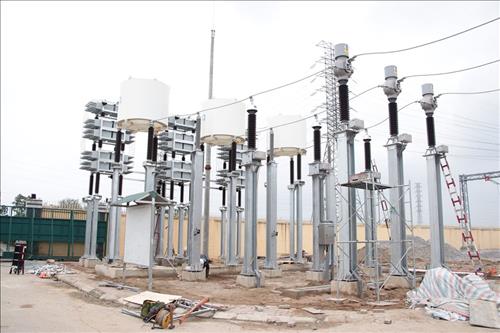Tập trung đóng điện dự án: Lắp đặt tụ bù lưới truyền tải điện miền Bắc