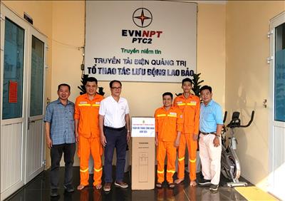 Công đoàn Công ty Truyền tải điện 2 thăm hỏi tháng công nhân và tháng an toàn vệ sinh lao động tại Quảng Trị