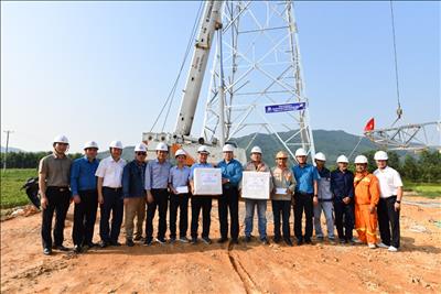 Công đoàn Điện lực Việt Nam động viên người lao động khối Truyền tải điện nhân dịp Tháng Công nhân