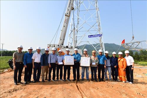 Công đoàn Điện lực Việt Nam động viên người lao động khối Truyền tải điện nhân dịp Tháng Công nhân