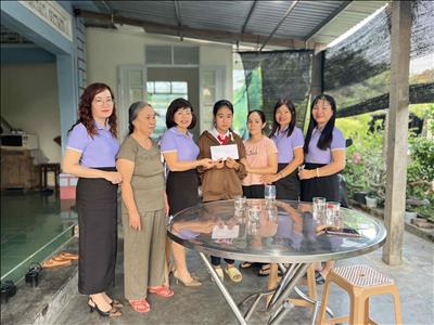 Nữ công PC Phú Yên: Hỗ trợ kinh phí học tập cho con CBCNV mất khi đang làm nhiệm vụ 