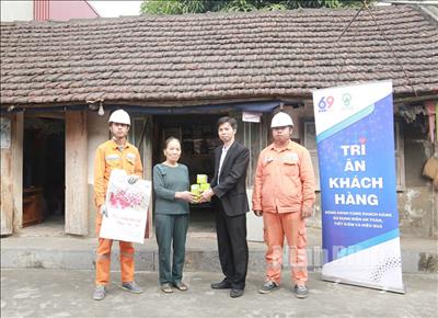 Điện lực thành phố Ninh Bình hưởng ứng Tháng tri ân khách hàng