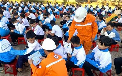 Điện lực Ia Grai (Gia Lai) tuyên truyền sử dụng điện an toàn, tiết kiệm trong trường học