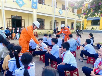 Điện lực Núi Thành (Quảng Nam) tuyên truyền sử dụng điện an toàn, tiết kiệm điện