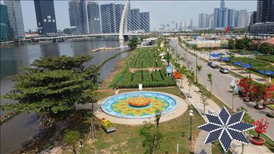 Khánh thành cây năng lượng mặt trời Hoa hướng dương tại công viên bờ sông Sài Gòn