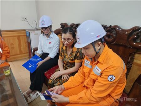 PC Tuyên Quang tăng cường tuyên truyền tiết kiệm điện mùa cao điểm