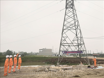 Triển khai các giải pháp tiết kiệm điện những tháng cao điểm mùa khô 2024 tại Hà Nam