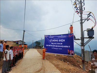 Đưa điện lưới Quốc gia đến bản vùng cao huyện Mường Tè, tỉnh Lai Châu