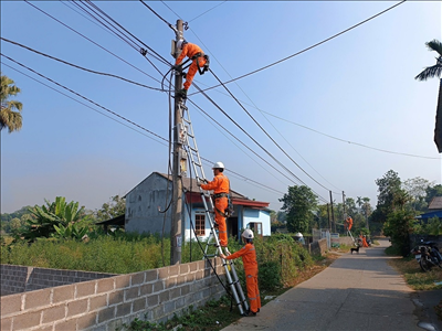 PC Thái Nguyên: Toàn lực ra quân chỉnh trang lưới điện, thay thế lắp đặt hệ thống đo đếm