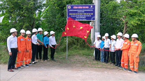 PC Bạc Liêu: Gắn biển công trình chào mừng kỷ niệm 70 năm Ngày truyền thống ngành Điện lực Việt Nam