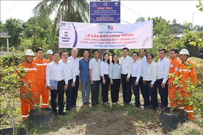 PC Hậu Giang: Gắn biển công trình “Sửa chữa đường dây trung áp 3 pha 22kV khu vực thị xã Long Mỹ”