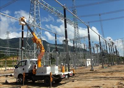 EVN assures power supplies amid prolonged drought