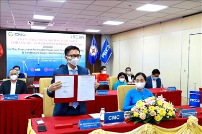 Ký hợp đồng tín dụng cho dự án điện gió Tân Thuận (Cà Mau)