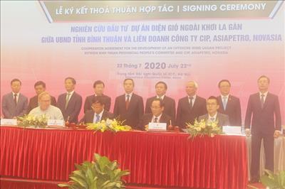 Signing MOU on developing La Gan off-shore wind power project