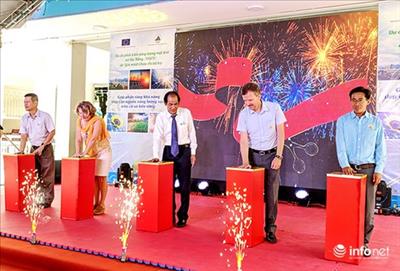 Inaugurating the solar power system funded by EU in Da Nang city