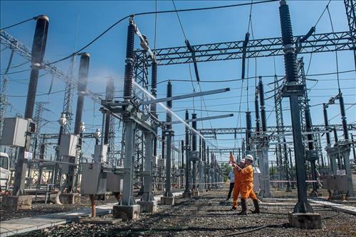 Chủ động phương án quản lý vận hành, đảm bảo lưới điện truyền tải an toàn liên tục trong các tháng nắng nóng cao điểm tại Phú Yên