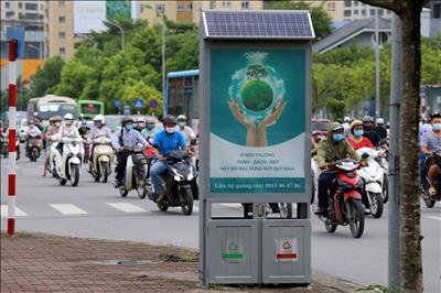 Project to install 11,000 solar energy dustbins underway in Hanoi