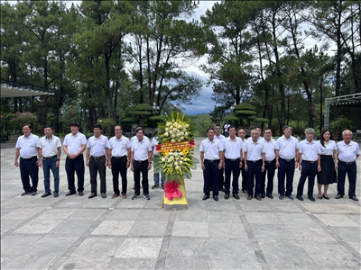 Đảng ủy Công ty Truyền tải điện 2 dâng hương tri ân anh hùng liệt sỹ tại Nghĩa trang liệt sĩ Quốc gia Trường Sơn