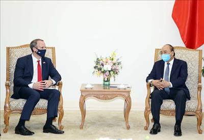 PM Nguyễn Xuân Phúc welcomes UK foreign minister