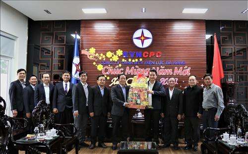 Lãnh đạo Quận Thanh Khê thăm, động viên ra quân đầu năm tại PC Đà Nẵng