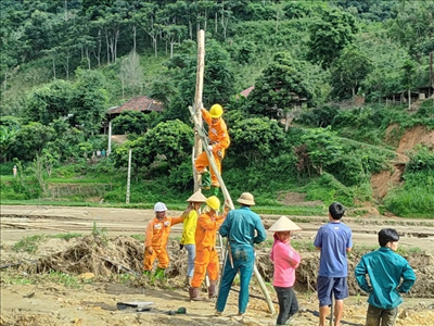 Sơn La focuses on restoring electricity to people after floods