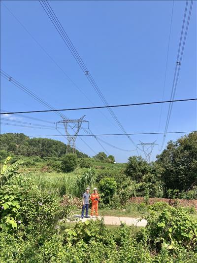 Truyền tải điện Hà Tĩnh tăng cường kiểm tra đảm bảo vận hành an toàn, cung cấp điện trong tháng cao điểm mùa nắng nóng 2023 