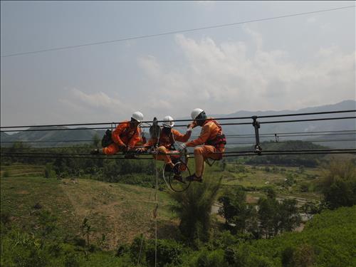 Truyền tải điện Quảng Ngãi tập trung toàn lực, đảm bảo cung ứng điện mùa khô năm 2024