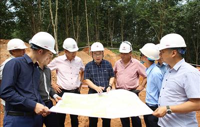 Toàn công trường cần quyết tâm cao, nỗ lực lớn để hoàn thành Dự án đường dây 220kV Nậm Sum – Nông Cống trong tháng 5/2024