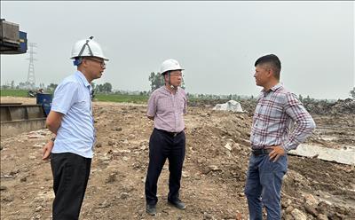 Tổng giám đốc EVNNPT Phạm Lê Phú yêu cầu nhà thầu Việt Á tăng tốc thi công các vị trí móng để đảm bảo tiến độ 