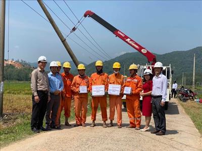 Công đoàn Công ty Điện lực Phú Yên: Hỗ trợ công nhân mùa nắng nóng 