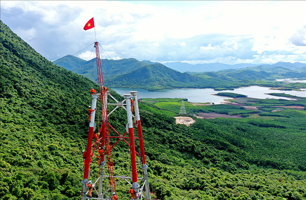 Kỳ tích hoàn thành Đường dây 500kV mạch 3 là một trong 10 sự kiện tiêu biểu ngành Công Thương năm 2024