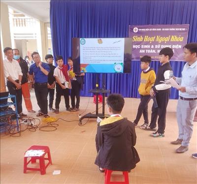 Tuyên truyền sử dụng điện an toàn, hiệu quả cho học sinh Đông Giang