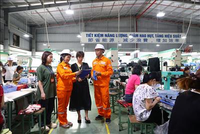 P/S ảnh: PC Tuyên Quang đảm bảo cung ứng điện mùa khô 2024