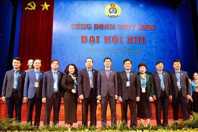 Đoàn đại biểu Công đoàn Điện lực Việt Nam tham dự Đại hội XIII Công đoàn Việt Nam