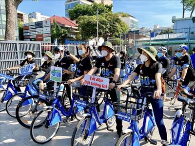 HCM City: 500 youths cycle to kick start Earth Hour 2022