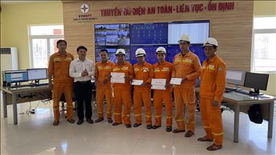 Công đoàn cơ sở thành viên Truyền tải điện Quảng Ngãi thăm, tặng quà nhân tháng công nhân năm 2023