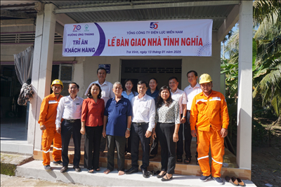 Công ty Điện lực Trà Vinh bàn giao 02 căn nhà tình nghĩa