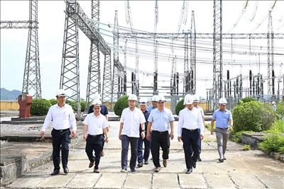 Lãnh đạo EVNNPT kiểm tra công tác vận hành hệ thống truyền tải điện Bắc – Nam tại Ninh Bình và Thanh Hóa