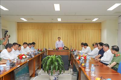 P/S ảnh: Thủ tướng Phạm Minh Chính thăm và làm việc với Tổng Công ty phát điện 2