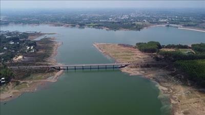 Southern largest hydropower reservoir's water drops to lowest level in 12 years