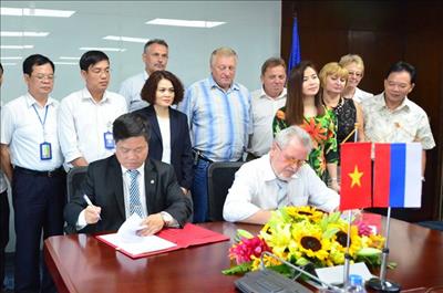 Vietnamese, Russian electricity trade unions forge cooperation