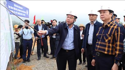 Phó Thủ tướng Trần Hồng Hà kiểm tra công tác thi công đường dây 500kV Quảng Trạch – Quỳnh Lưu