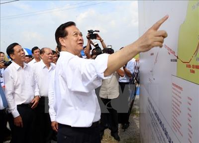 PM launches power supply project to southern island commune