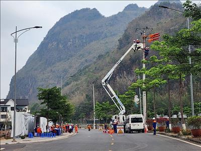 PC Sơn La: Sát hạch công nhân thi công, sửa chữa hotline trên lưới điện 35kV đang mang điện