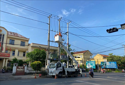 Thực hiện 538 công tác sửa chữa điện nóng trên lưới điện 22kV