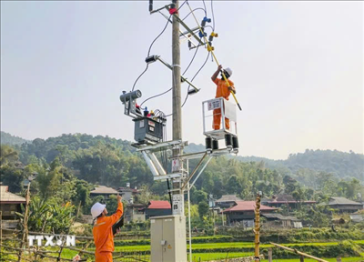 Bản làng vùng sâu, vùng xa của tỉnh Điện Biên bừng sáng trong ánh điện