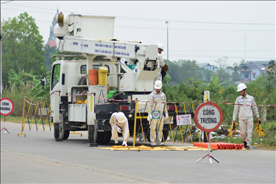 EVNHANOI tổ chức huấn luyện an toàn điện năm 2025