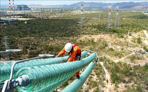 Vệ sinh bảo dưỡng đường dây 500kV Vĩnh Tân – Thuận Nam sẵn sàng cung ứng điện mùa khô